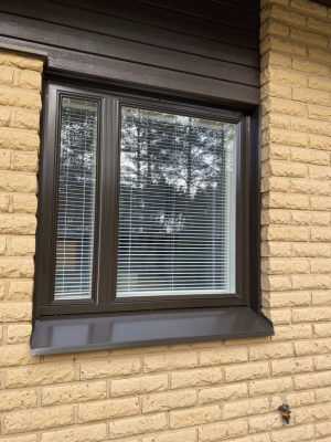 Ikkunaremontti on valmis ja kuvassa uudet ikkunat asennettuna omakotitaloon Pirkanmaalla